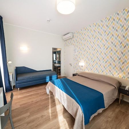 Hotel Kiss Riccione Bagian luar foto