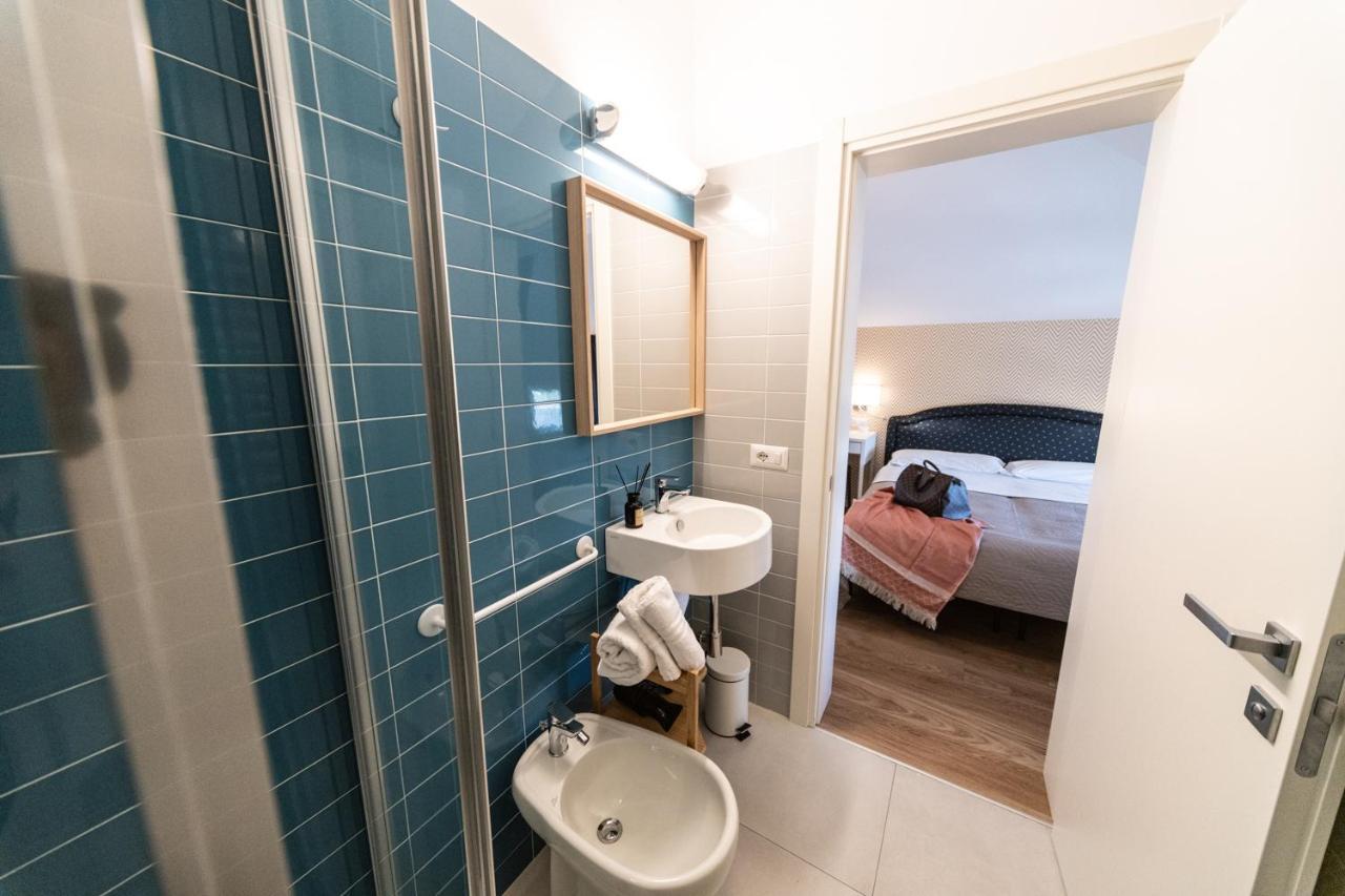 Hotel Kiss Riccione Bagian luar foto