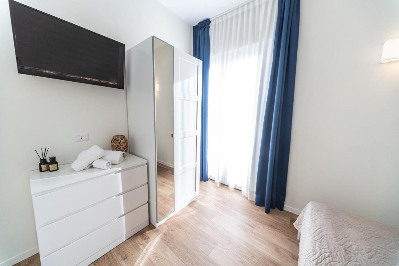 Hotel Kiss Riccione Bagian luar foto