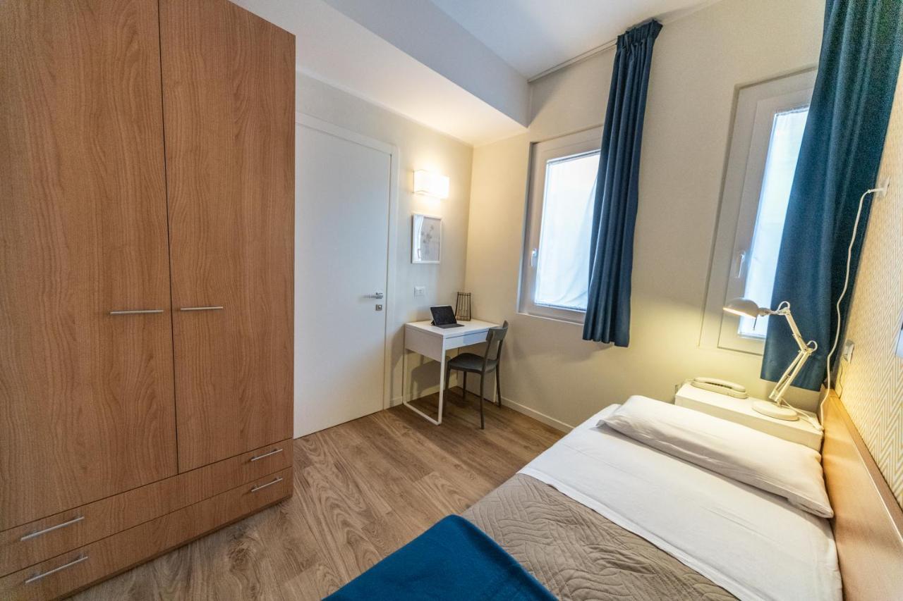 Hotel Kiss Riccione Bagian luar foto