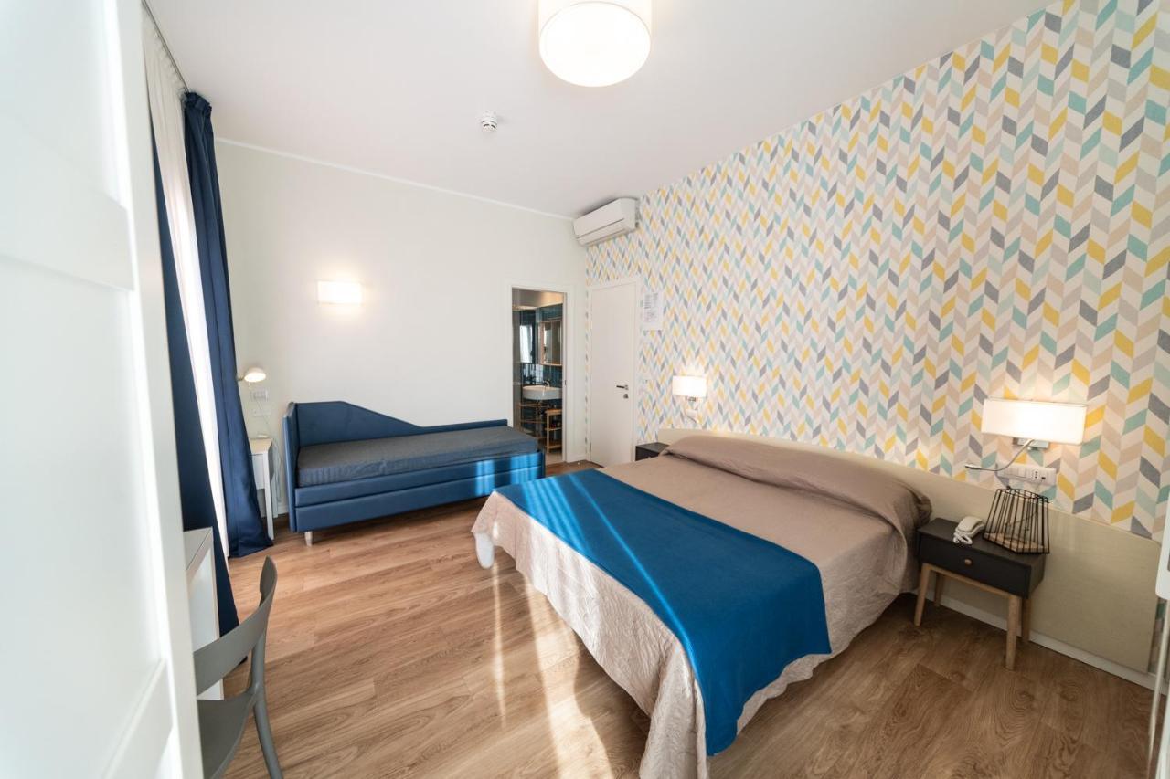 Hotel Kiss Riccione Bagian luar foto